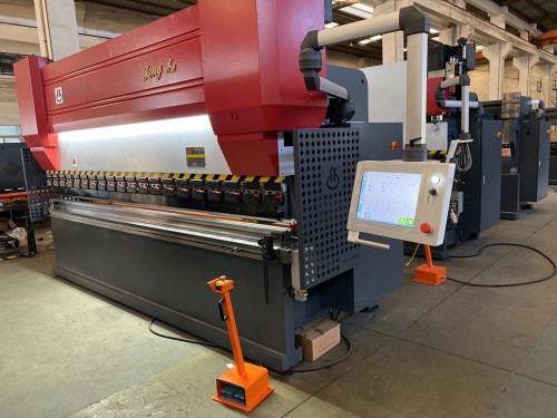 折彎機先行者：豐科機械數(shù)控折彎機助力鈑金加工，更高效更節(jié)能！? 